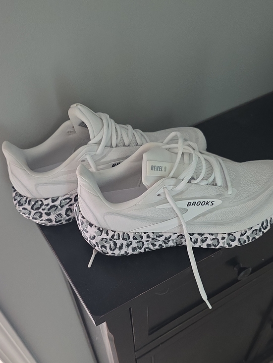 Brooks Shoes - Brooks White Women's Running Shoes with Leopard-Print Midsole